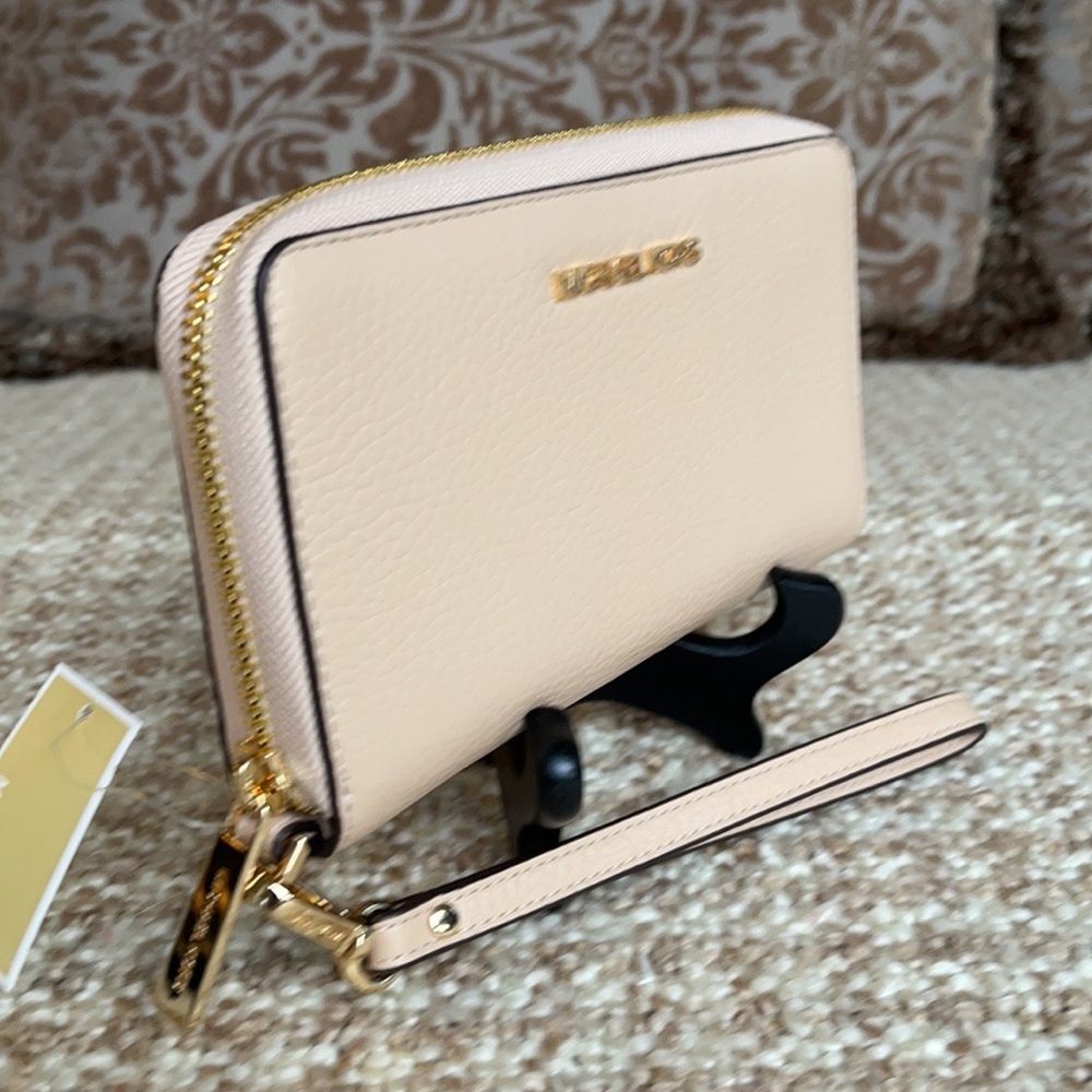 Michael Kors Jet Set Travel LG Flat MF Phone Case - Picture 5 of 16